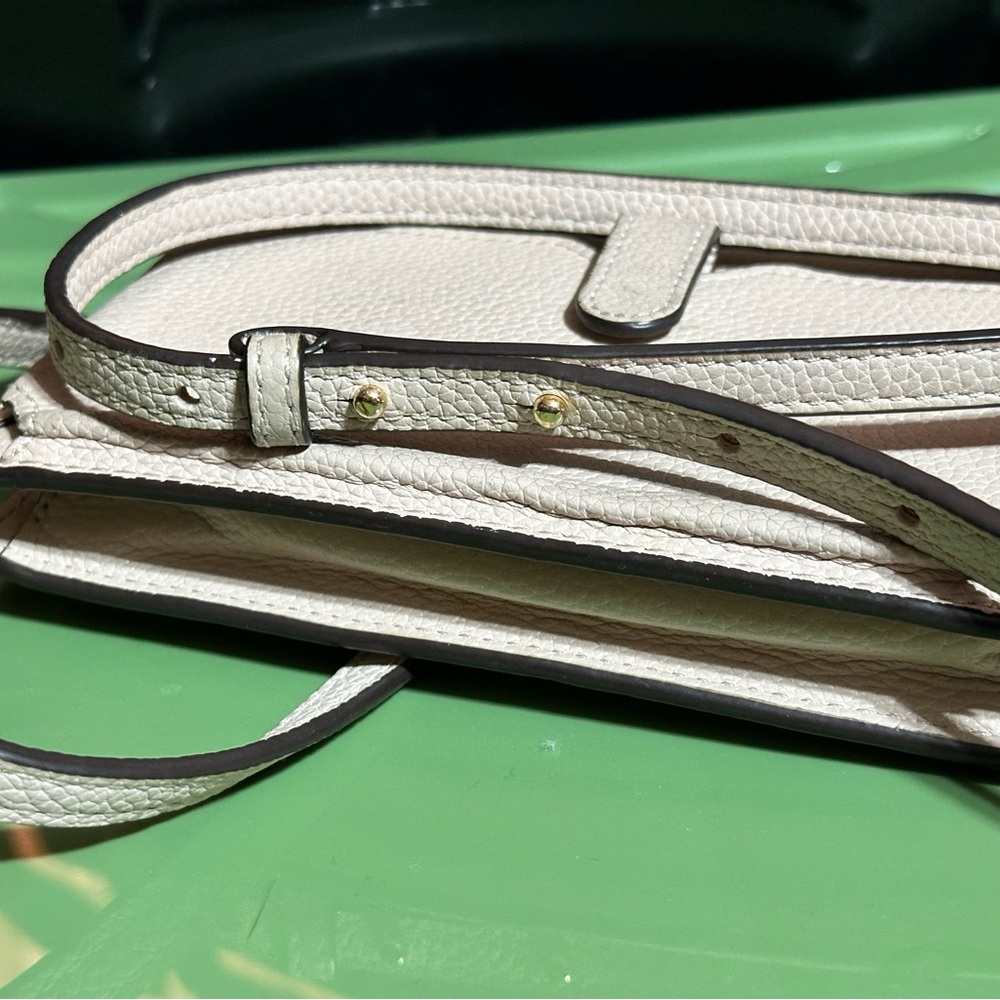 Michael Kors Light Tan Crossbody Bag - Picture 4 of 6